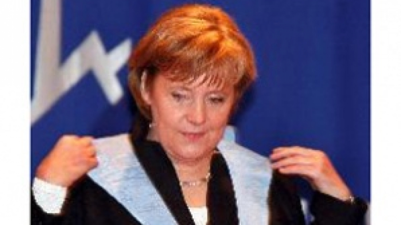 Хю Хефнър кани Меркел за модел в германския “Плейбой” 
