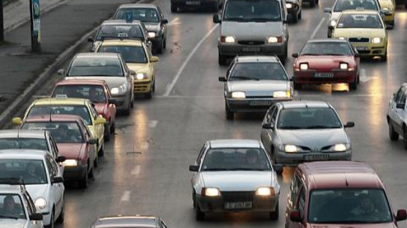 Засилен трафик по магистралите и пътищата към София