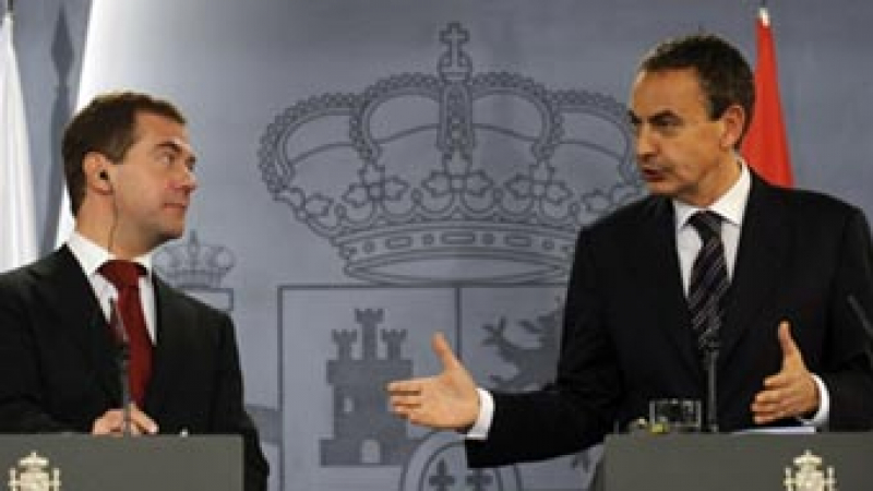 Премиерът на Испания Сапатеро говори за “чукане” на пресконференция 