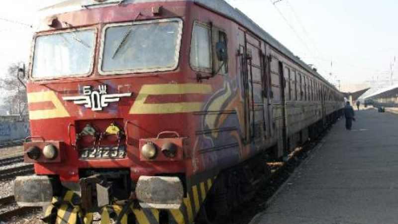 Фас подпали вагон на бърз влак от Пловдив за София

