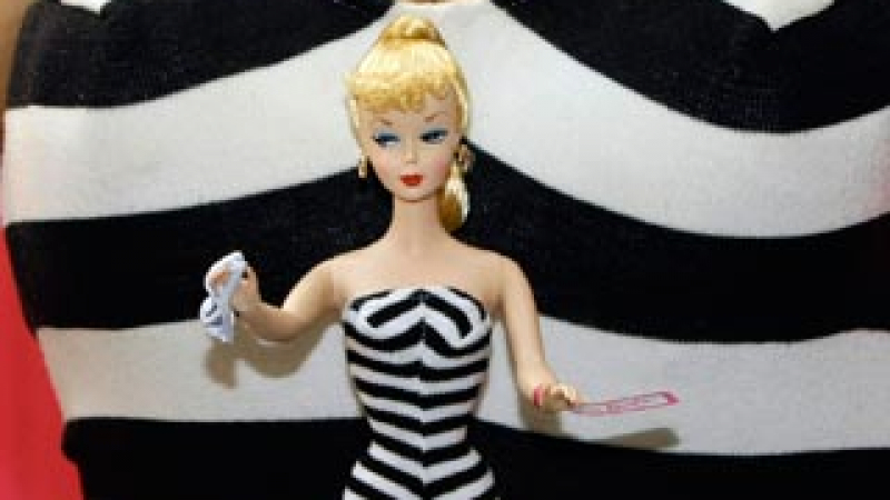 Куклата Барби празнува 50-ия си рожден ден