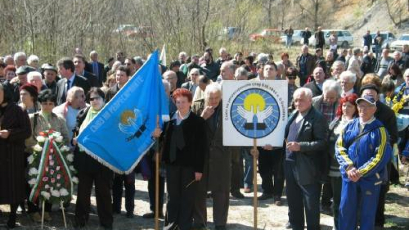СДС-Ловеч прави шествие до лагера "Слънчев бряг" 