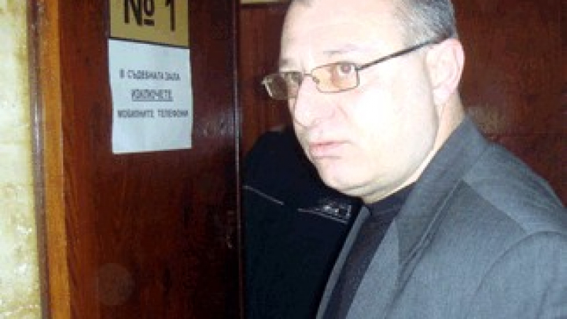 Началникът на Пръча остава в ареста 