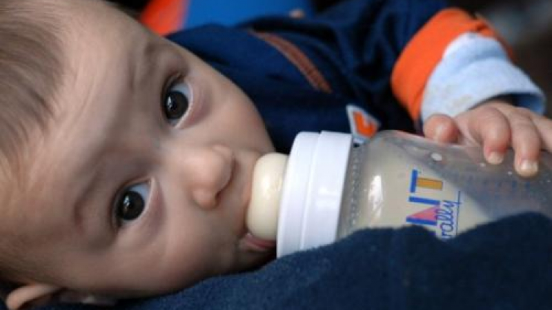 Конгресът на САЩ забранява опасен химикал за производство на бебешки шишета