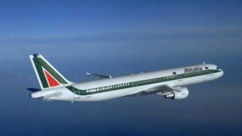 Принудително кацане за самолет на Ал Италия