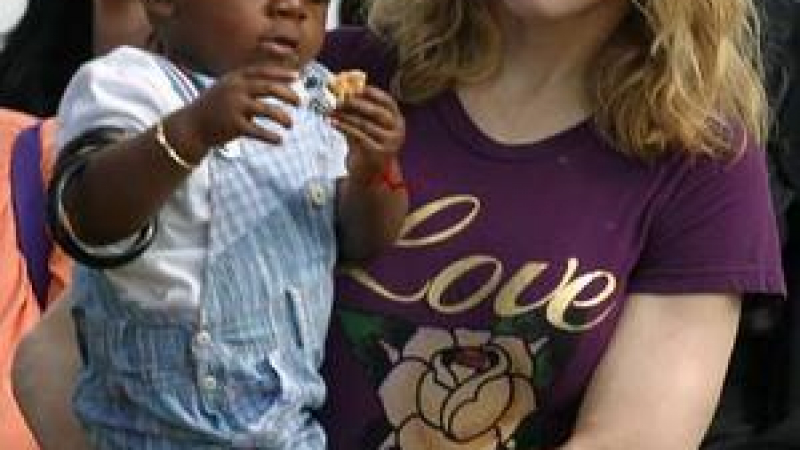 Мадона може да осинови още едно дете от Малави
