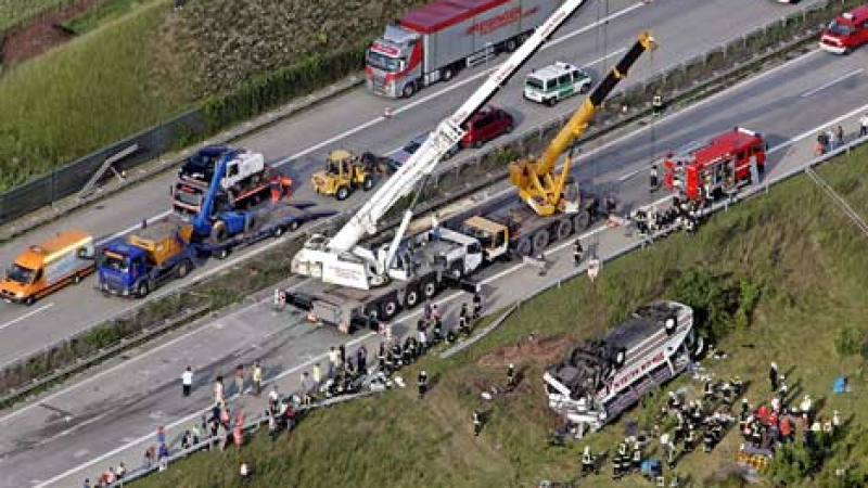 11 жертви на автобусна катастрофа