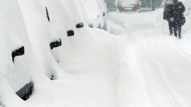 Обилен снеговалеж покрива област Кюстендил 
