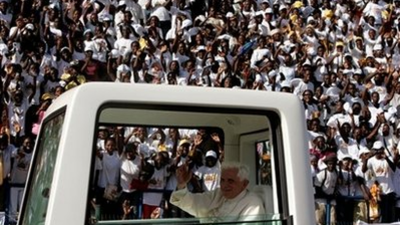 Двама анголци загинаха от желание да видят папата