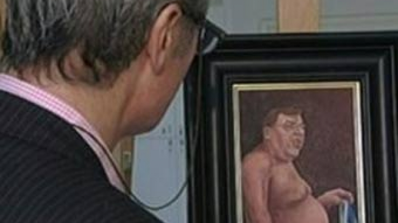 Портрети на голия премиер на Ирландия махнати от галерии