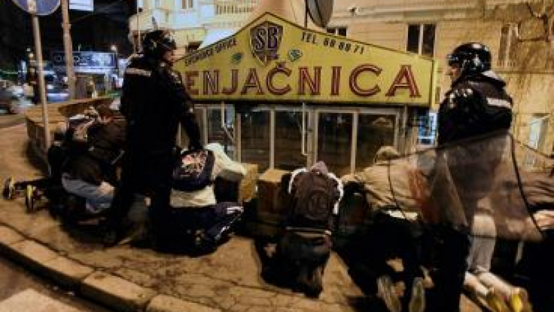 8 пострадали, 28 задържани след протестите в Белград