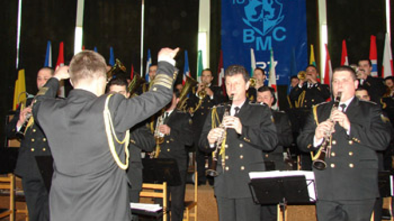 Духови оркестри ще свирят в неделя в чест на НАТО