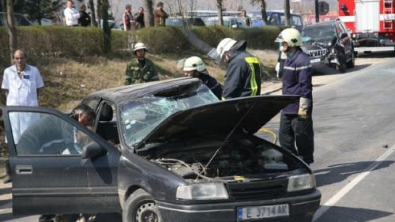Елка Владова претърпя катастрофа на път Е-79