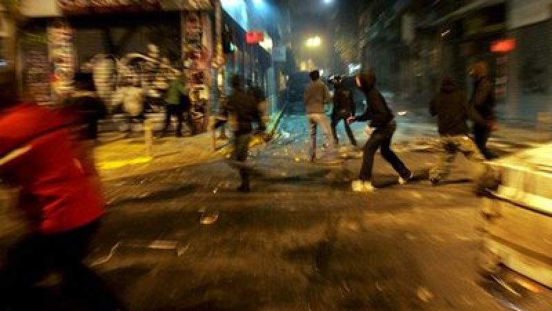 Погроми на гръцки анархисти в Солун