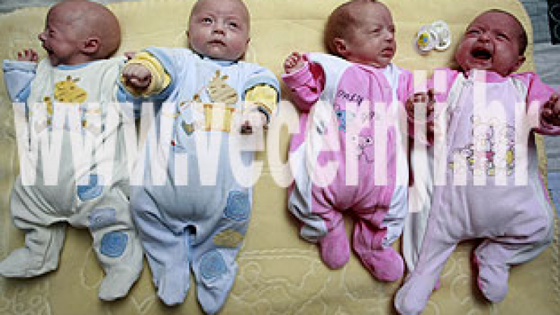 Две двойки еднояйчни близнаци наведнъж роди хърватка