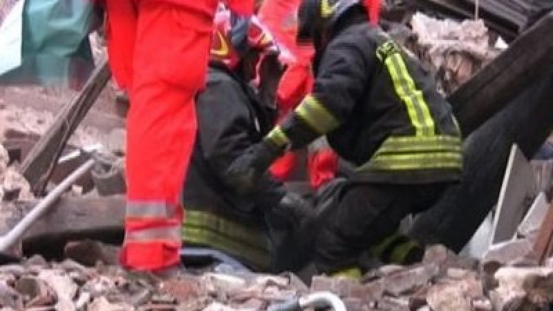 60 оцелели извадени изпод развалините в Италия