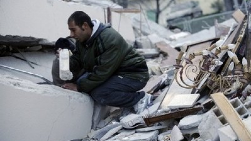 Две кипърски студентки спасени под развалините в Италия