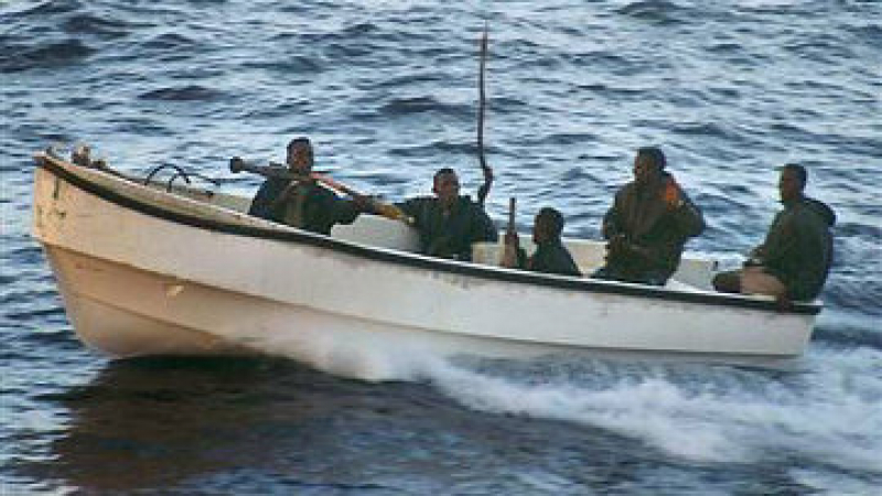 Сомалийските пирати освободиха отвлечен през 2008 г. танкер