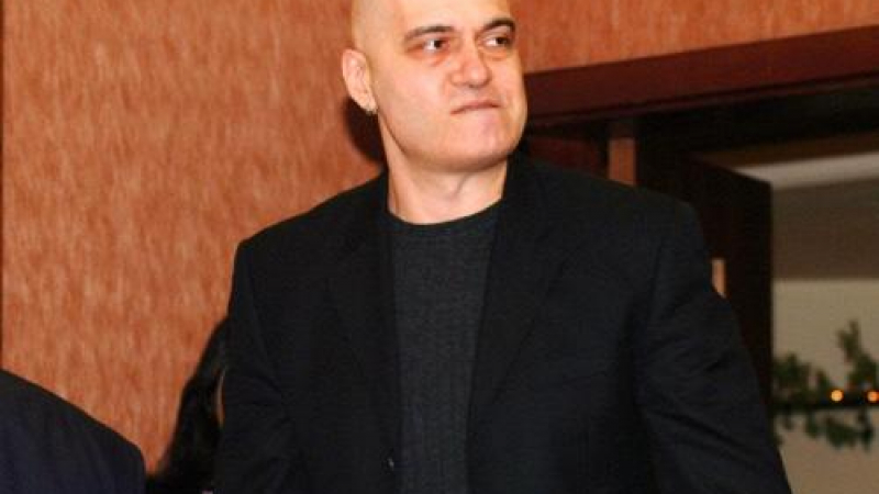 Слави Трифонов отново на съд за лъжи в ефира