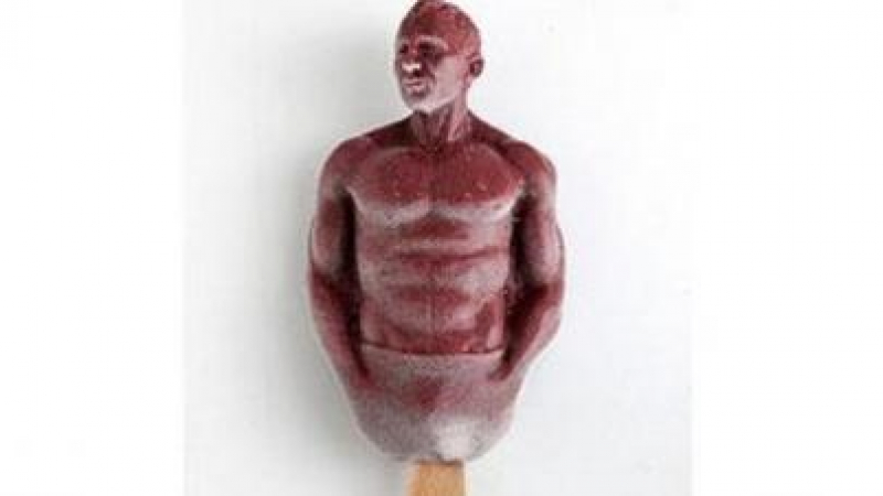 Сладолед във формата на голия Даниел Крейг подлуди британките