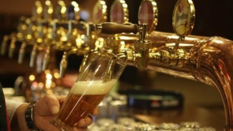 Германец наля от буре в 250 чаши 50 литра бира за под 5 минути