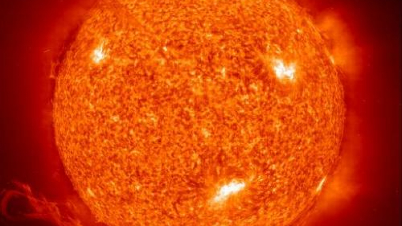 Учени създадоха първи математически модел на слънчевите петна
