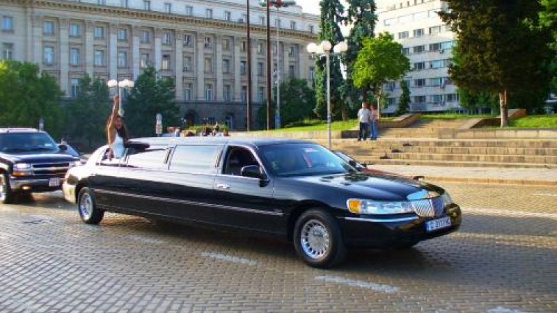 Над 10 българи участвали в схема за кражба на луксозни коли