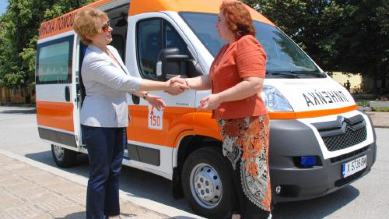 Масларова подари линейка на болницата в Любимец 