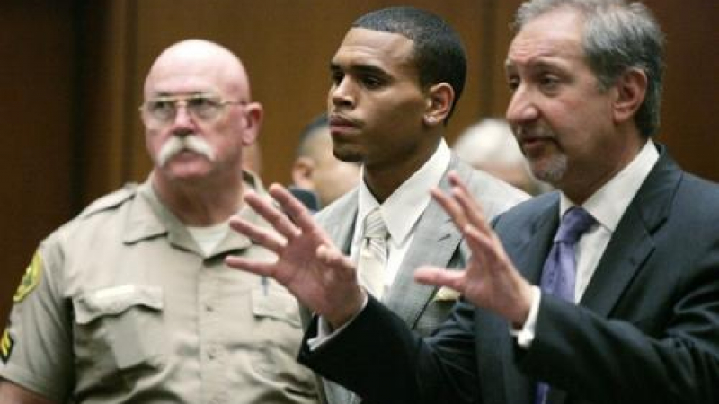 Крис Браун се призна за виновен и сключи сделка със съда