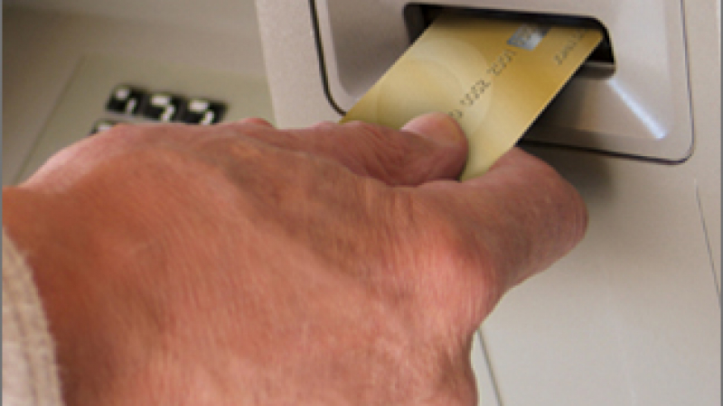 Мъж се опитал да изтегли 20 хиляди лева с фалшива лична карта 