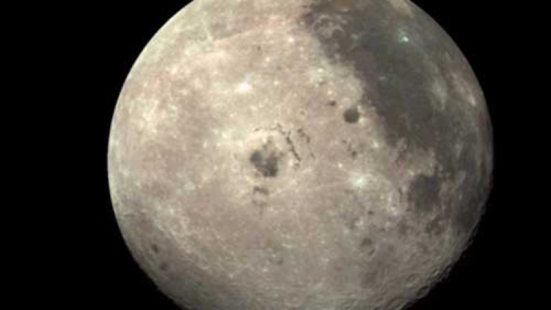 НАСА изведе в лунна орбита два безпилотни апарата