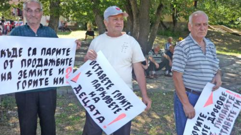 В Хасковските минерални бани протестират срещу изсичането на 70 дка защитена гора 