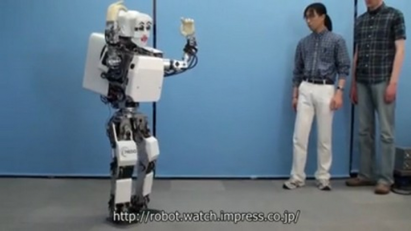 Робот показва човешки емоции