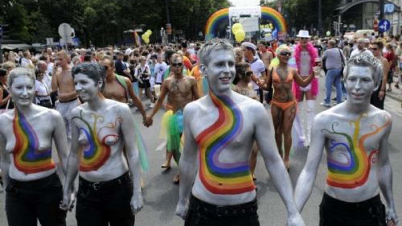 Гей парадът във Виена събра 100 000 участници