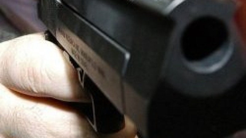 Мъж заплаши с пистолет търговец в Пловдив