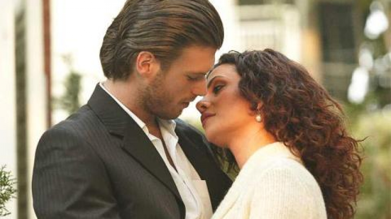 Мехмет от турския сериал “Перла” вече има славата на Брад Пит