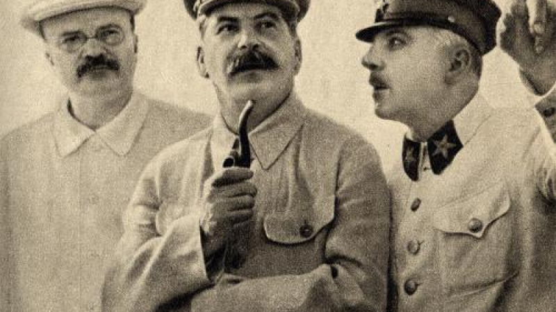 Внук на Сталин съди вестник, че клеветел дядо му 