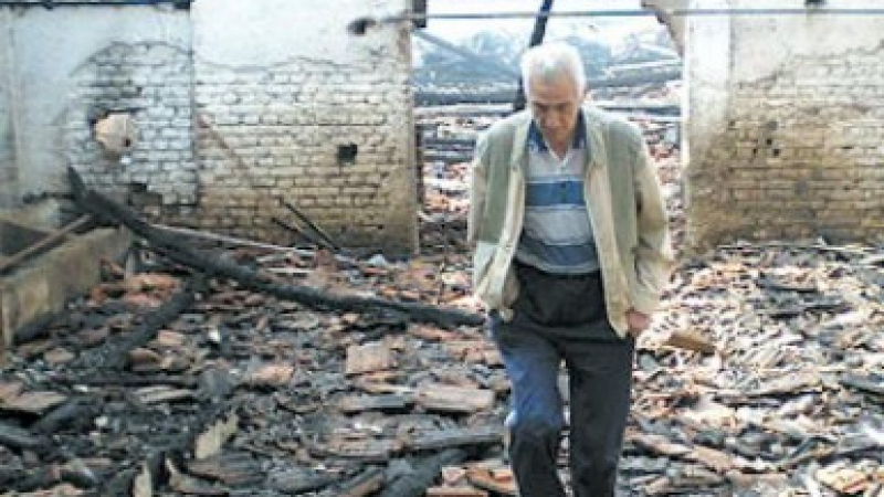 Пожар изпепели до основи склад за тютюн в Огняново