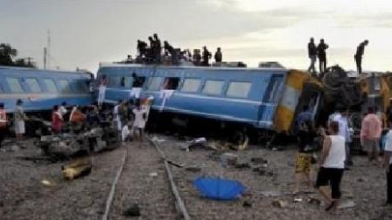 4 души загинаха при влакова катастрофа