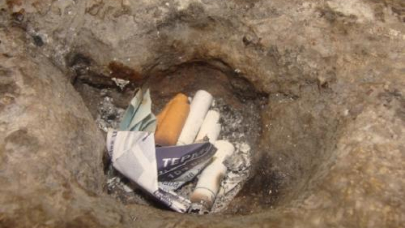 Превърнаха археологически експонати в пепелници и кошчета за боклук