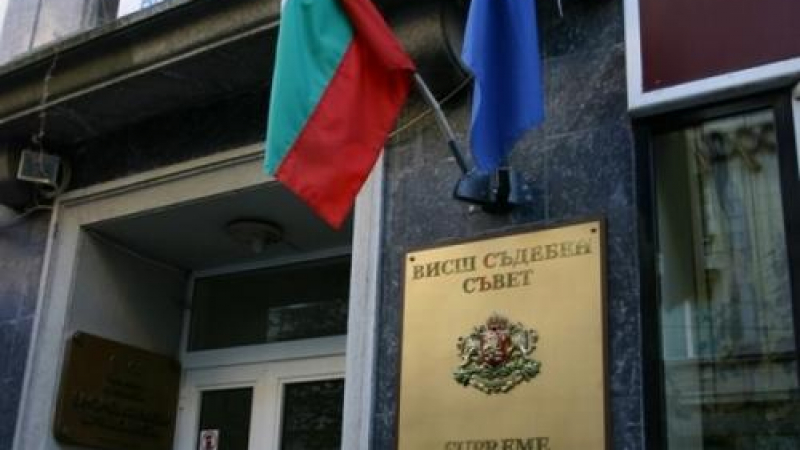Обвинените в корупция членове на ВСС призовават Велчев да разнищи историята докрай