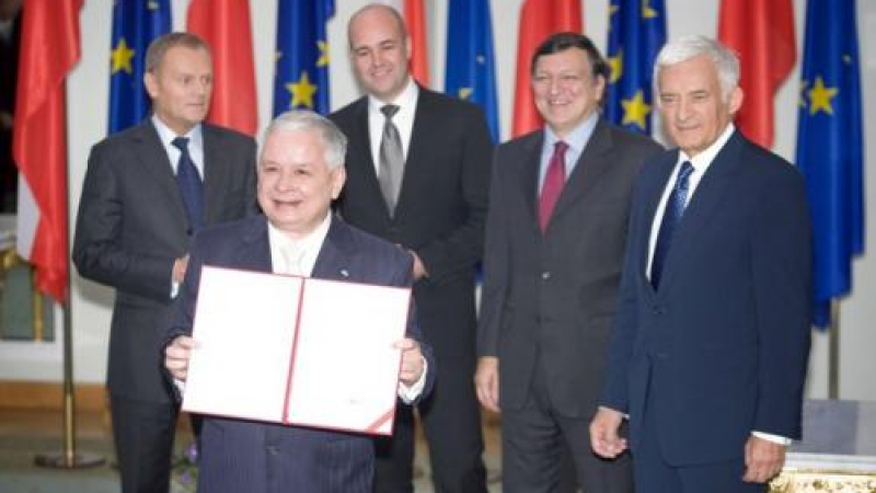 Полша ратифицира договора от Лисабон