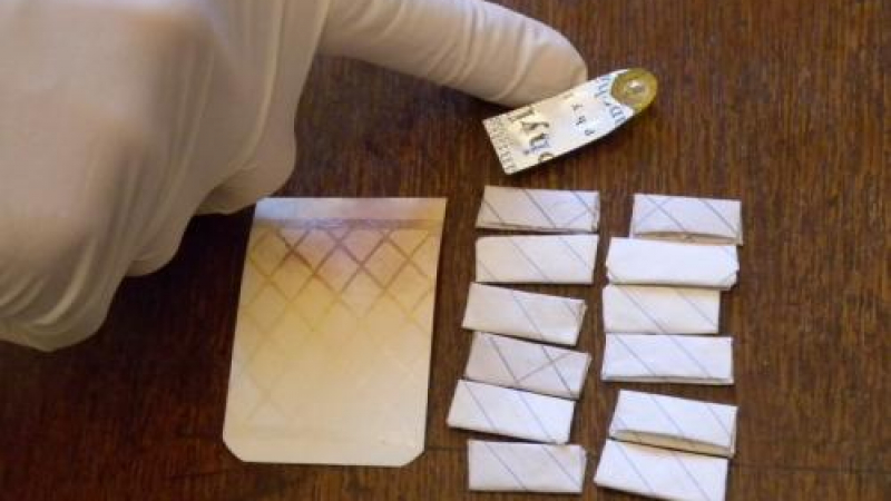 Откриха 12 дози хероин в дома на млад мъж 