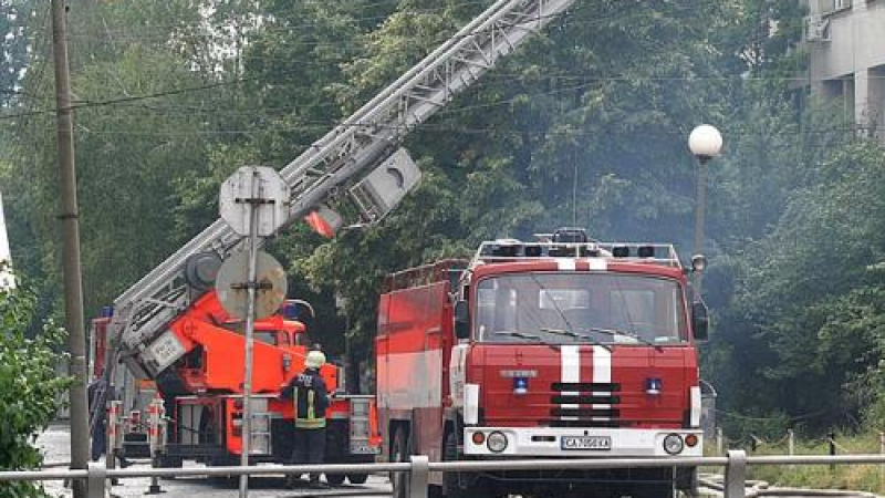 Пожарникари спасиха 16 деца при пожар във Варна