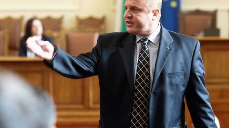Каракачанов остава лидер на ВМРО