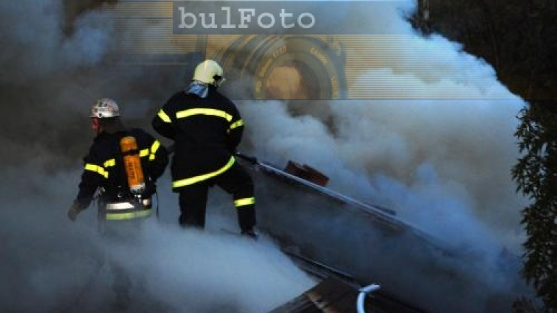 Роми вдигнаха на крак пожарникарите в Благоевград