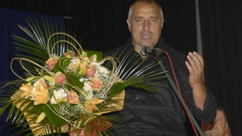 Борисов  спря парите за цветя и бюфет на чиновниците 