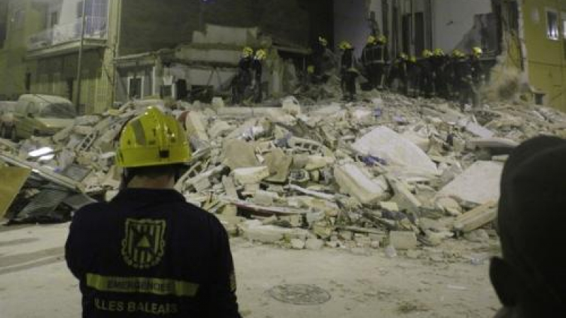 Петима загинаха след срутване на жилищна сграда