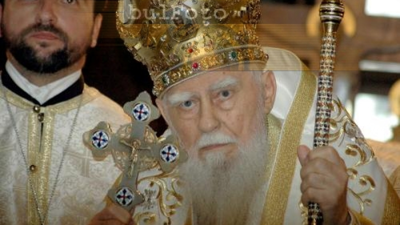 Кмет подарява кристален сервиз на патриарх Максим