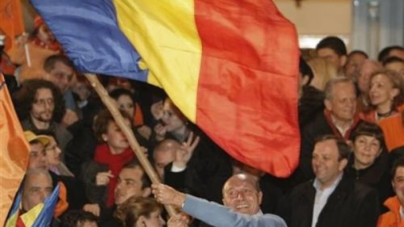 Бъсеску преизбран за президент на Румъния